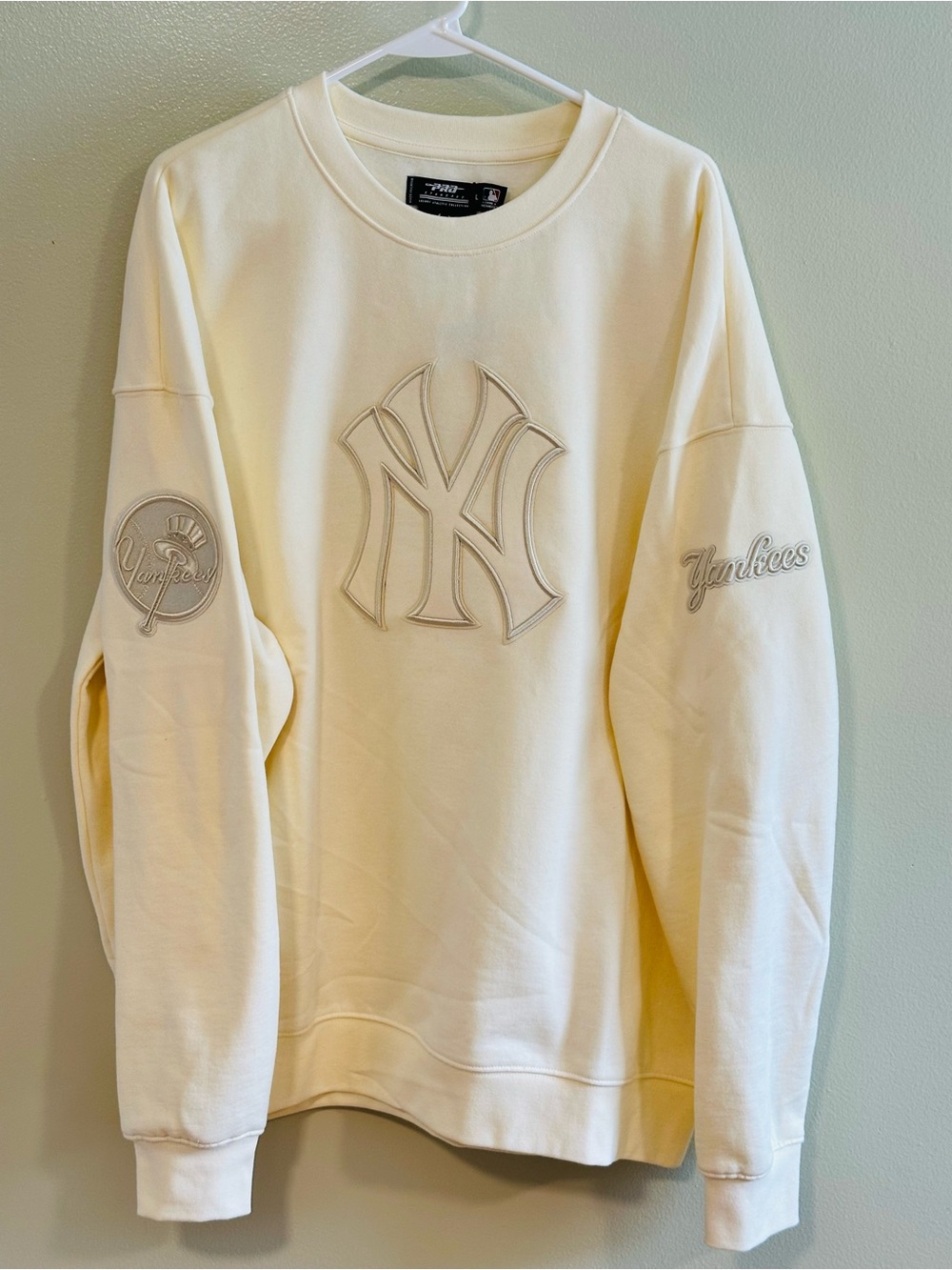 Pro Standard New York Yankees Tonal Logo Crewneck Sweatshirt